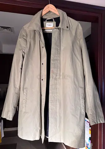 Beige Pull and Bear men's trench coat / raincoat - size L