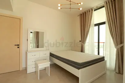 Flatmate (sharing apartment)