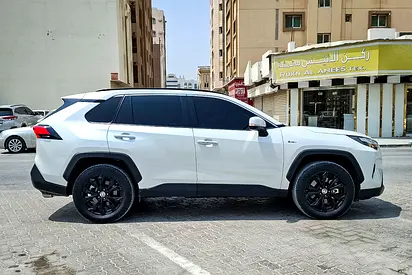 2025 Toyota RAV 4 — фото 4