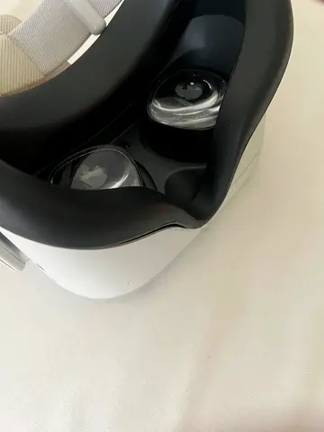 Used Oculus Meta Quest 2 VR Headset (128 GB) (standalone) in good condition