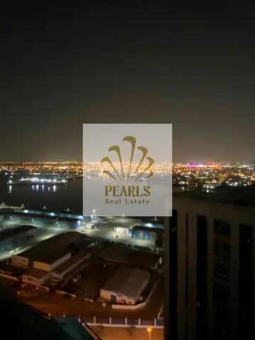 اشيك وافخم شقة مع باركينج مجاني تتكون من غرفة نوم ماستر _صالة واسعة _مطبخ مجهز _2 حمام _مع جيم مع مسبح _صيانة كاملة علي المالك _قريب من الخدمات فرصة