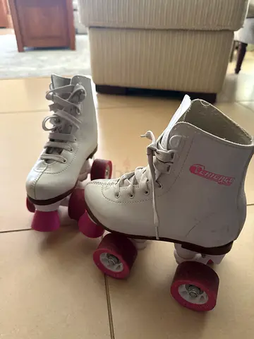 White retro quad roller skates with pink wheels - size 31 children.