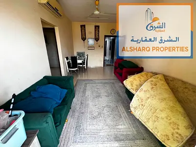 تاني صف من كورنيش عجمان  مساحه كبيره  ببلكونه إطلاله ممتازه  نظام التكيف والتبريد اسبليت  صيانه كامله مجانا