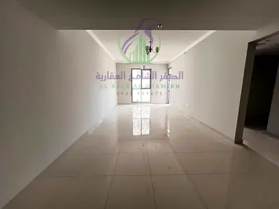 شقة غرفتين وصالة في الخان بإطلالة جانبية مع موقف مجاني وغرفتين ماستر وبلكونة وستور وثلاث حمامات داخل بناية جديدة