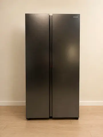 Samsung Side by Side Refrigerator in Graphite Black