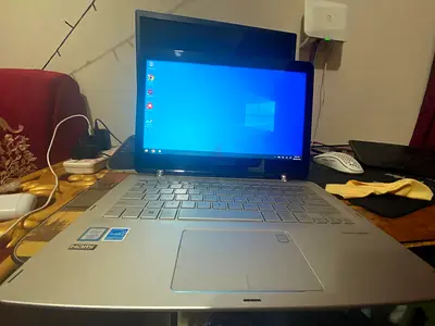 ASUS Q304UAK 2-in-1 Touchscreen Laptop — Mint Condition
