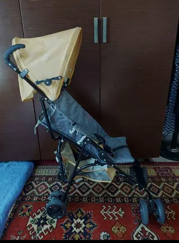 Lightweight umbrella stroller with canopy - used lightly, good condition