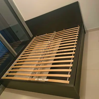 IKEA malam king‑size bed (180 × 200 cm) with 2 storage drawers and an IKEA mattress ✨