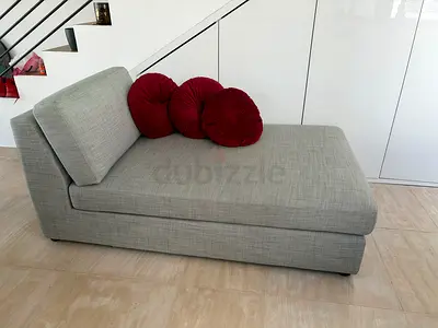 Light grey chaise lounge / daybed