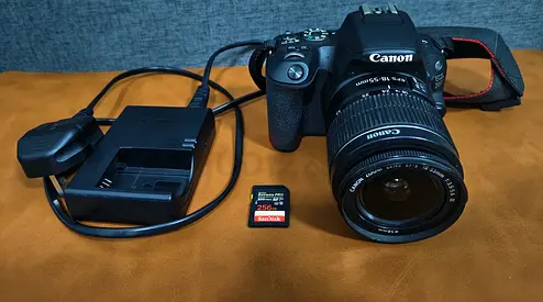 Canon EOS 200D DSLR with 18-55mm Lens, 256GB SanDisk SD Card & Charger - Good Condition