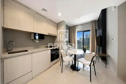 Spacious | High Floor and Vacant | Canal View