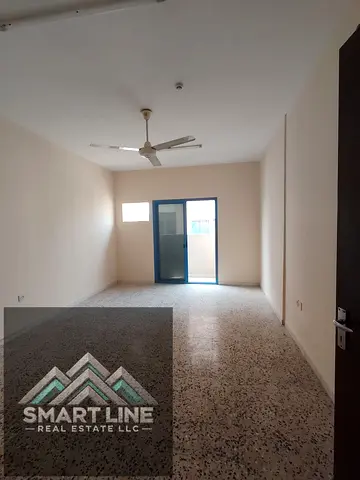 BIG OFFER 3BHK WITH BALCONY FAMILY BUILDING RENT ONLY 35K