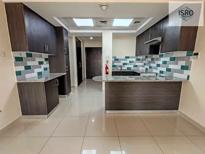 Studio with big balcony American kitchen 550sqft