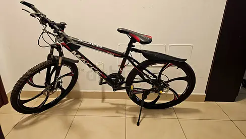 Used Magellan Mountain Bike with Alloy Frame and Disc Brakes