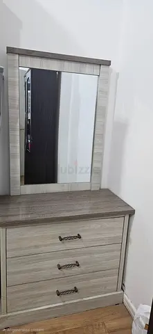 Wood-Effect Dresser with Mirror and 3 Drawers — Good Condition