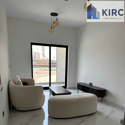 Bright 1BR Apartment | Balcony | Pool & Gym Access