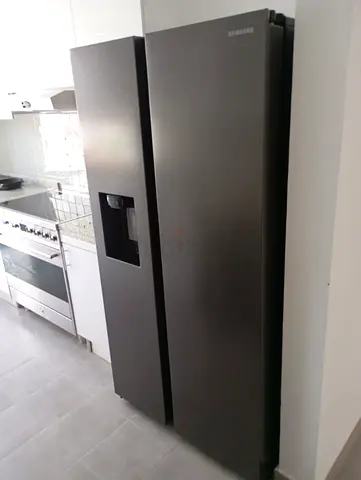Samsung fridge with auto ice dispensing