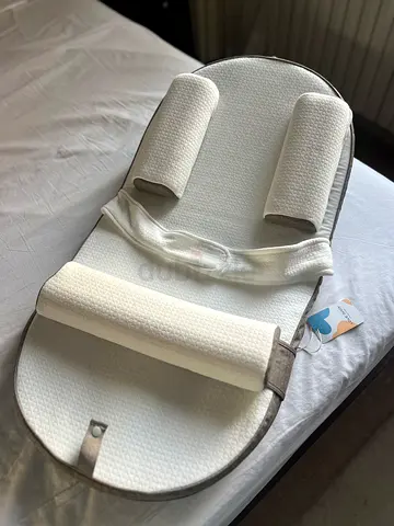 Anti Reflux Baby Lounger, Baby Crib Wedge Sleep Pillow in excellent Condition.