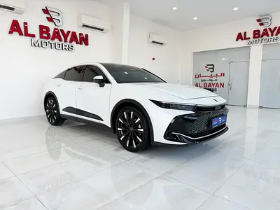تويوتا كراون هايبرد (بلاتينيوم) ابيض / بيج 2023 (الفطيم)