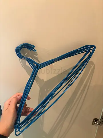100 pieces of blue plastic clothes hangers - lightweight,