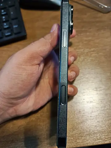 Apple iPhone 16 Pro Max in Black Titanium