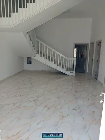 Commercial villa