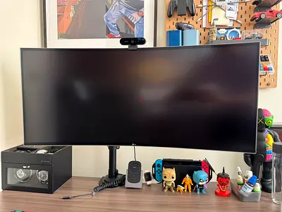 LG 38WK95C monitor with all accessories