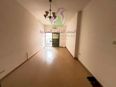 ثلاث غرف وصالة في التعاون بمساحات واسعة وبلكونة وإطلالة مفتوحة وعلى مخرج دبي بالقرب من محطة الباص