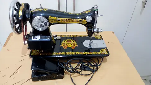 Vintage Black Standard Sewing Machine with Foot Pedal - Working