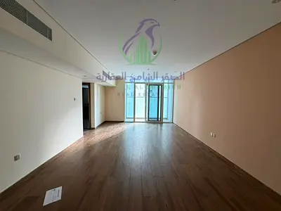 شقة واسعة مكوّنة من غرفتين متاحة للإيجار مع باركن وجيم ومسبح في موقع مميز وجاهزة للسكن