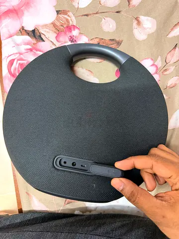 Harman kardon Onyx Studio 6 Portable circular Bluetooth speaker with handle - used, good condition