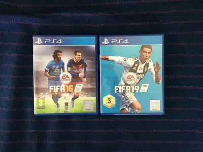 2 FIFA GAMES (PS4)