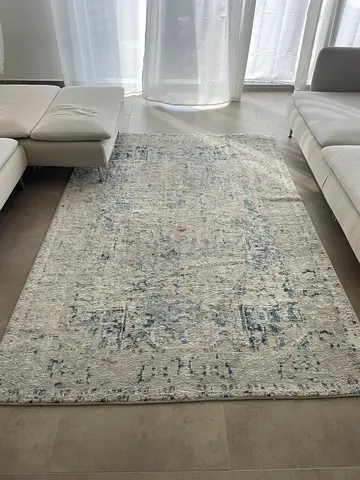 Light grey distressed modern area rug - 200x300cm (approx)
