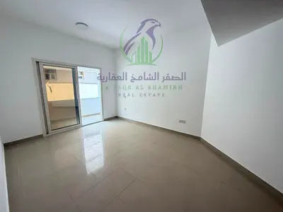 شقة غرفتين وصالتين للايجار السنوي في النهدة مع مطبخين وبلكونة وخزائن في الحائط وحمامين