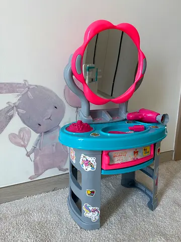 Makeup unit for girls