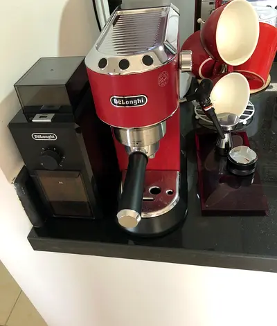 De’Longhi Dedica coffee machine and grinder