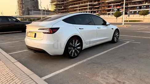 2025 Tesla Model 3 Long Range — zdjęcie 3