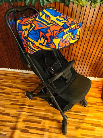 Cabin approved stroller— very good condition