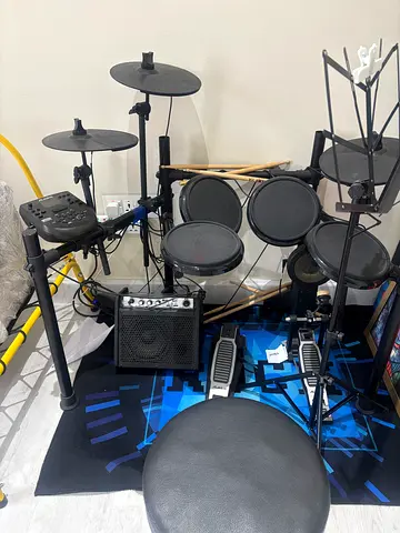 Electric drum set with chair