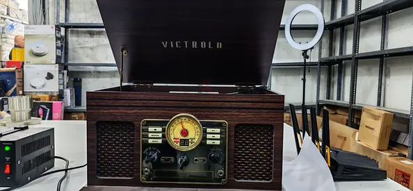 Victrola 6in1Vintage-Style Turntable with Built-in Radio and Speakers - Good Condition