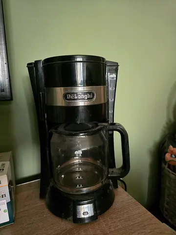 DeLonghi Drip Coffee Maker - Glass Carafe, Used