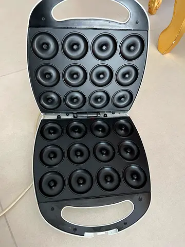 Electric Mini Donut Maker — 12 Donuts, Non-stick Plates, Used
