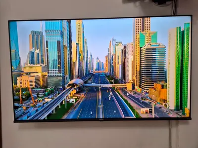 55-inch Hisense QLED Smart TV - Very Good Condition, light use