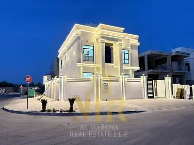 فيلا زاوية للبيع في عجمان طابقين وروف تقع على شارعين مع ارتداد كبير في موقع سكني مميز وقريب من المسجد مما يوفر خصوصية عالية وراحة للسكن العائلي. تبل