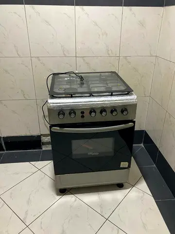 Used freestanding gas cooker with oven - good working condition