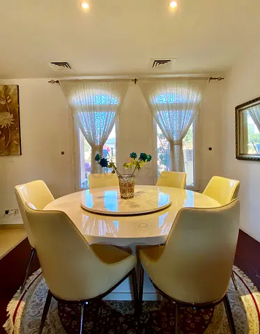 Round Dining Table with 6 Leather Chairs - Modern Set in Good Condition