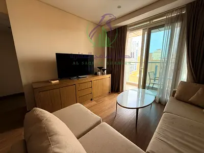 شقة غرفتين وصالة مفروشة فرش فندقي للإيجار السنوي ثلاث حمامات بلكونة مطبخ مجهز بالكامل باركينغ مجاني جيم ومسبح