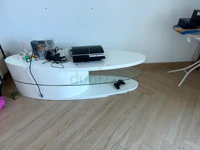 White Oval TV/Entertainment Unit with Glass Shelf — Good Condition
