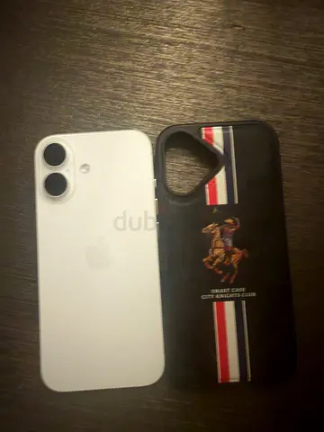 White iphone 17 in perfect condition with rL case  used 1.5 months