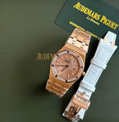 Audemars Piguet(women )🚨  With extra strap 🚨🚨 waterproof 💯 sapphire crystal⚙️ Original box 📦